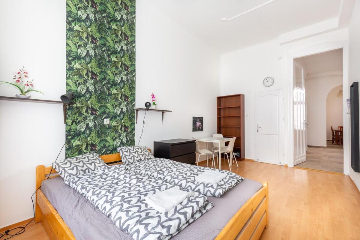 Apartment Kz10g Kazinczy Utca 6 Guests